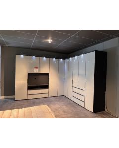 Hoekkast Horizon 110 met kranslijst met verlichting